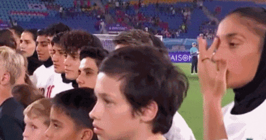 伊朗女足7人&amp;quot;叛逃&amp;quot;细节曝光！摘下头巾激动流泪，获澳洲庇护